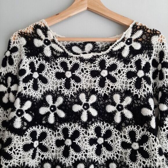 Vintage Boho Floral Net See-Through Lace Crochet Crop Top B&W Sz M Flawed - Picture 2 of 11